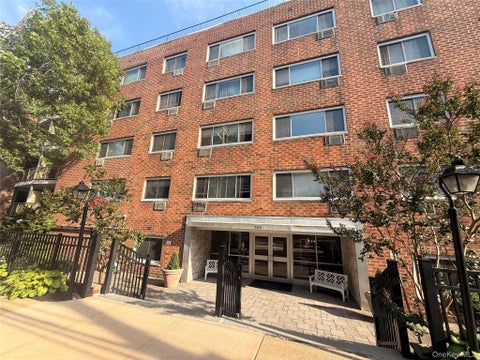 Homes For Sale - 101 Clinton Avenue #3H<br/> Nassau County, Mineola, NY 11501