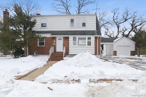 Photo of 66 Elm Street, Valley Stream, NY 11580 (MLS # 961022)