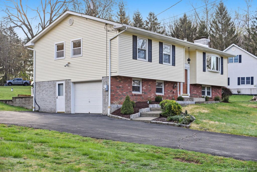 Photo of 140 Chestnut Ridge Road, Mahopac, NY 10541 (MLS # 982310)