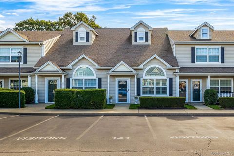 Condo For Sale - 121 Willow Lane<br/> Valley Stream, NY 11580