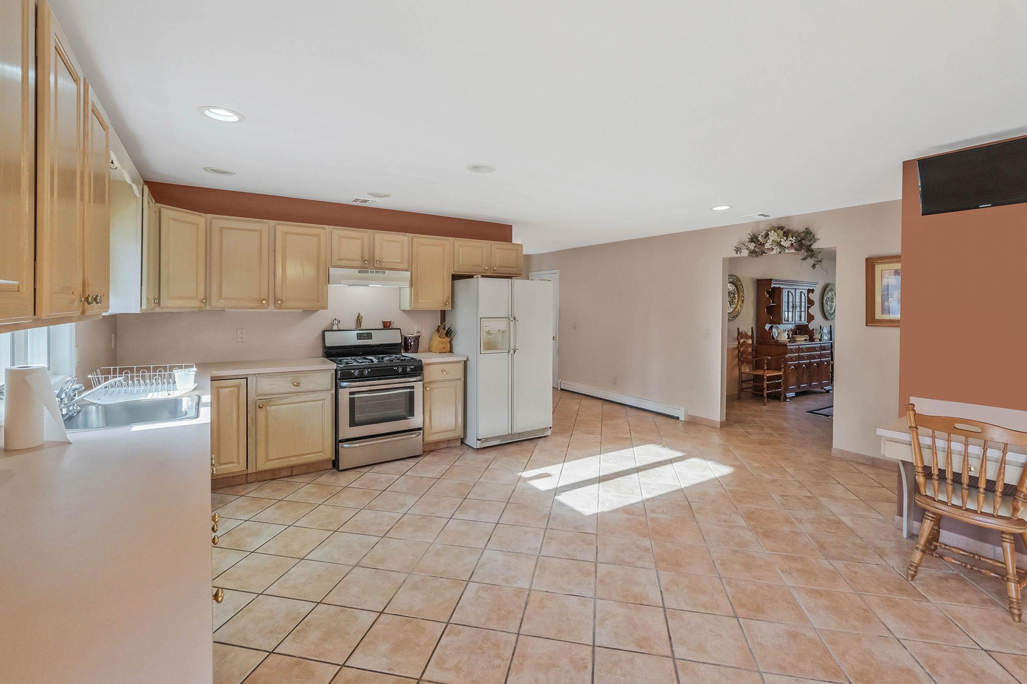 35 Westminster Drive, Bohemia, New York image 8
