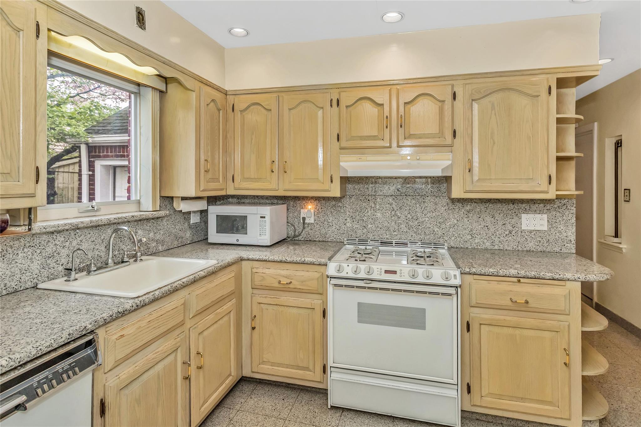 584 Adams Avenue, West Hempstead, New York image 9