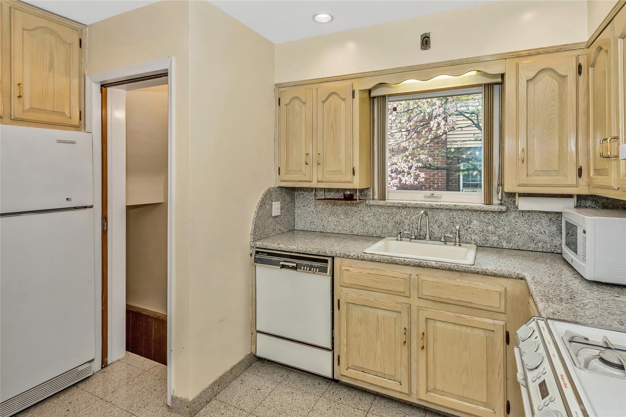 584 Adams Avenue, West Hempstead, New York image 10
