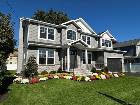 Homes For Sale - 526 Park Avenue<br/> Nassau County, Merrick, NY 11566