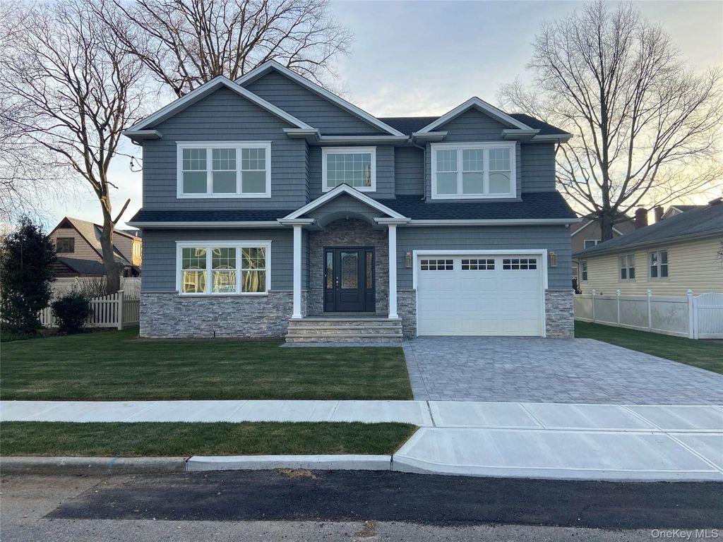 Photo of 526 Park Avenue, Merrick, NY 11566 (MLS # 920107)