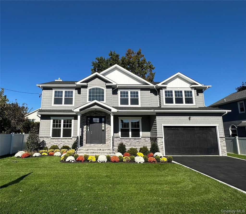 Photo of 526 Park Avenue, Merrick, NY 11566 (MLS # 920107)