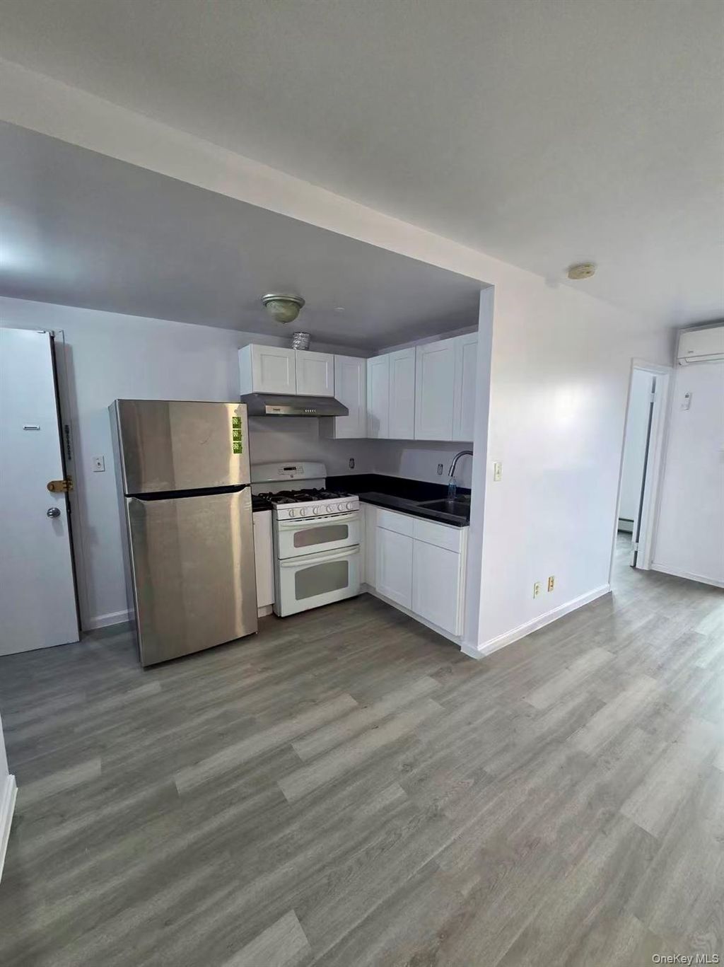 Photo of 140-37 Cherry Avenue #8A, Flushing, NY 11355 (MLS # 980150)