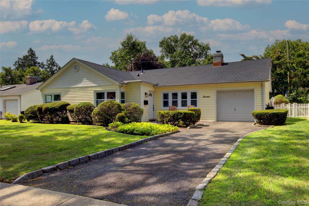 Photo of 16 Linden Street, Garden City, NY 11530 (MLS # 1039076)