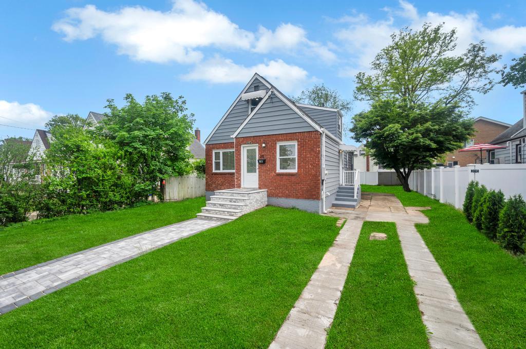 20 Fairfax Street, Valley Stream, New York image 1