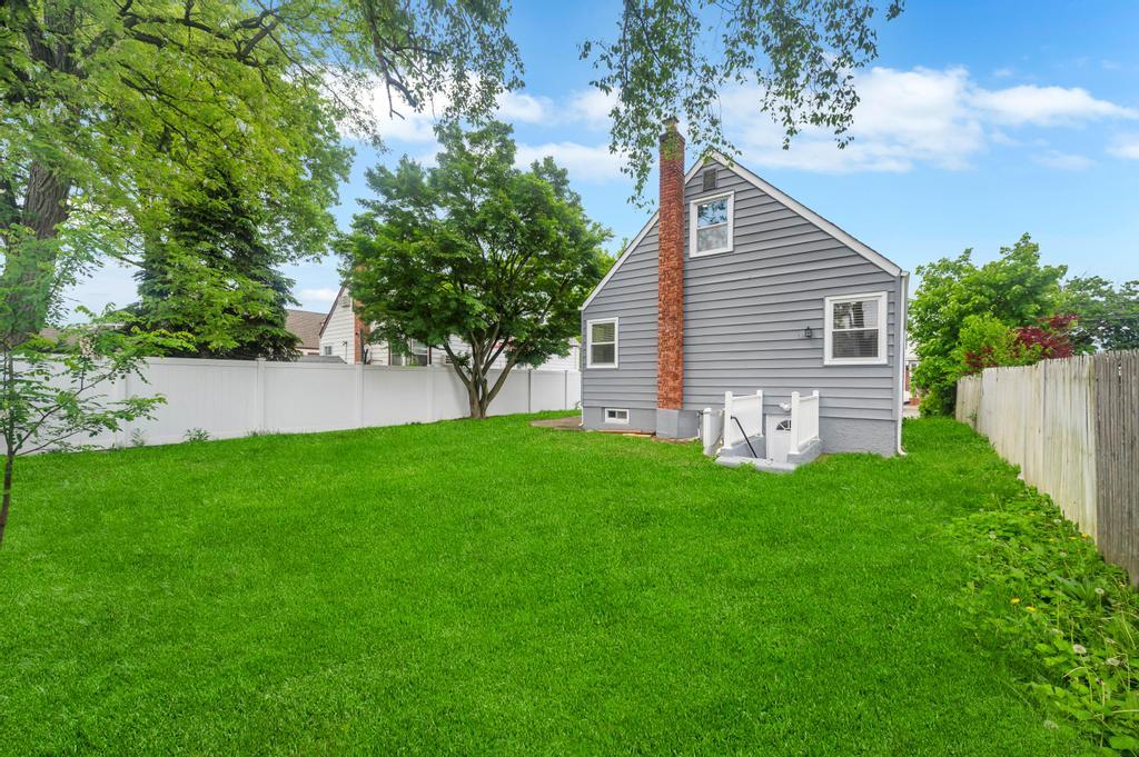 20 Fairfax Street, Valley Stream, New York image 2
