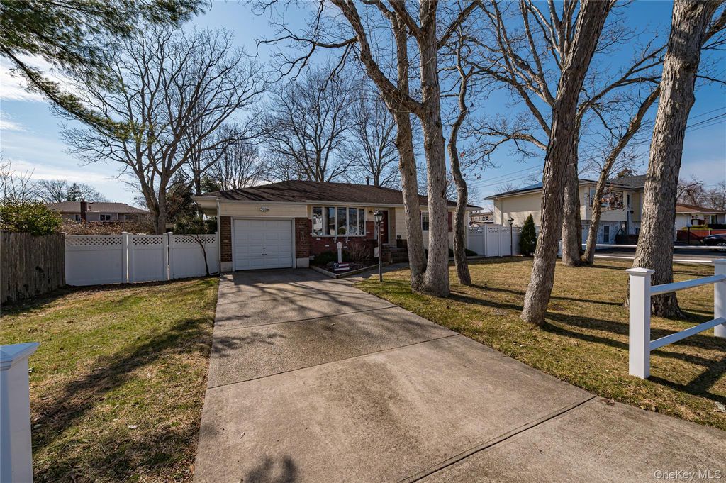 Photo of 242 W 3rd Street, Deer Park, NY 11729 (MLS # 978180)