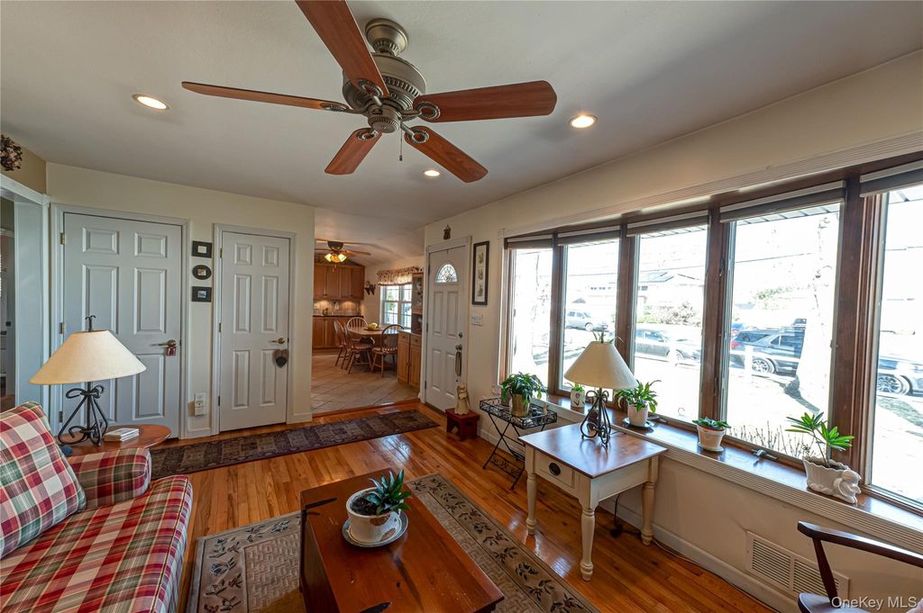 Photo of 242 W 3rd Street, Deer Park, NY 11729 (MLS # 978180)