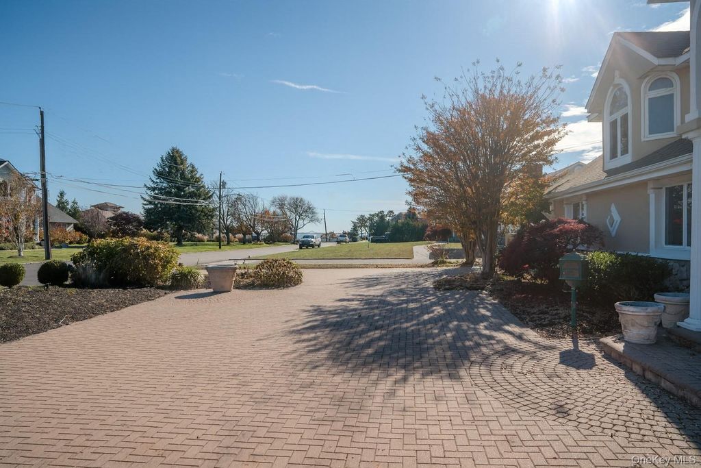 Photo of 130 Wampum Lane, West Islip, NY 11795 (MLS # 956826)