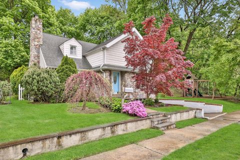 18 Manning Circle, Pelham, NY 10803 - #: 835890