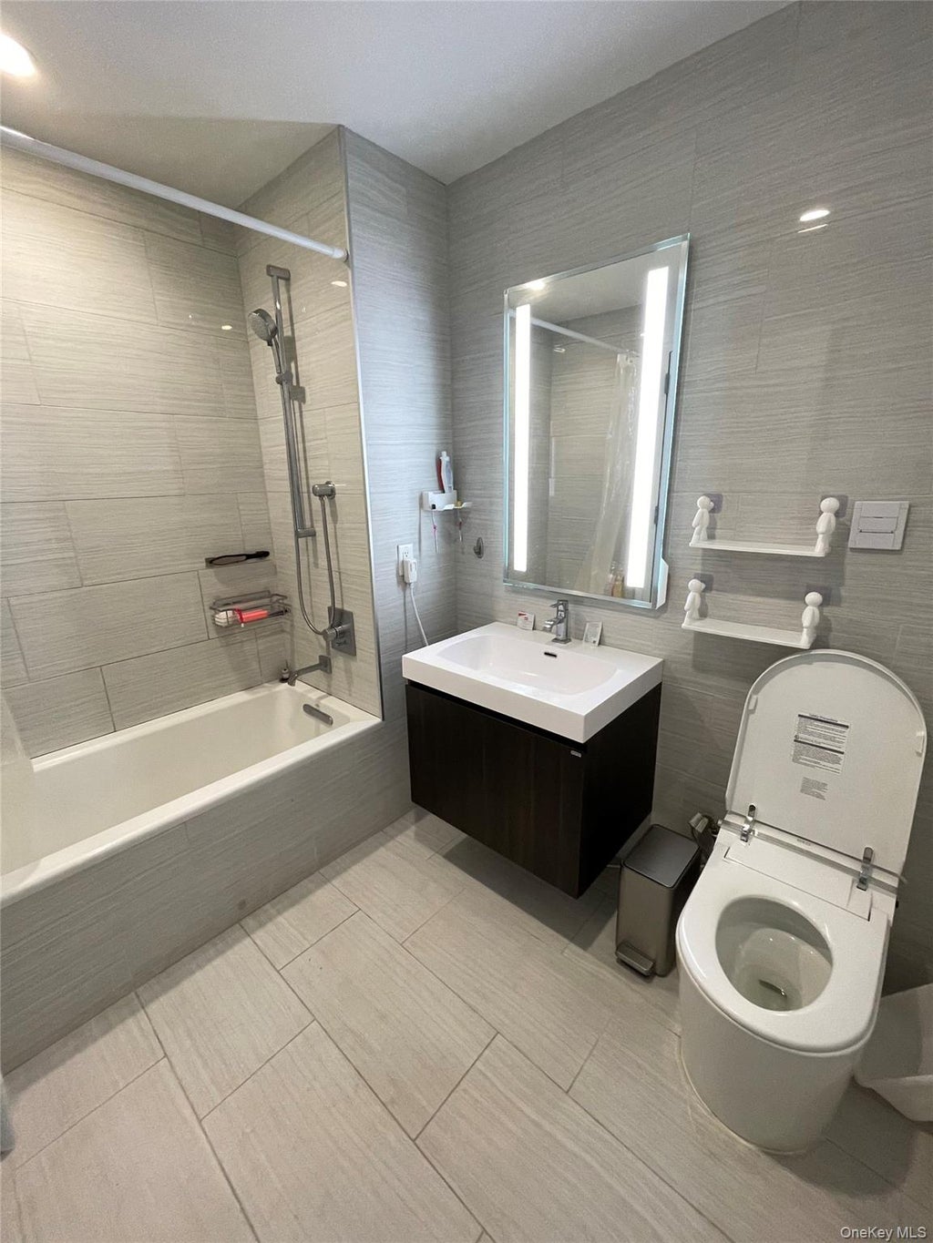Photo of 131-05 40th Road #15M, Flushing, NY 11354 (MLS # 1044670)
