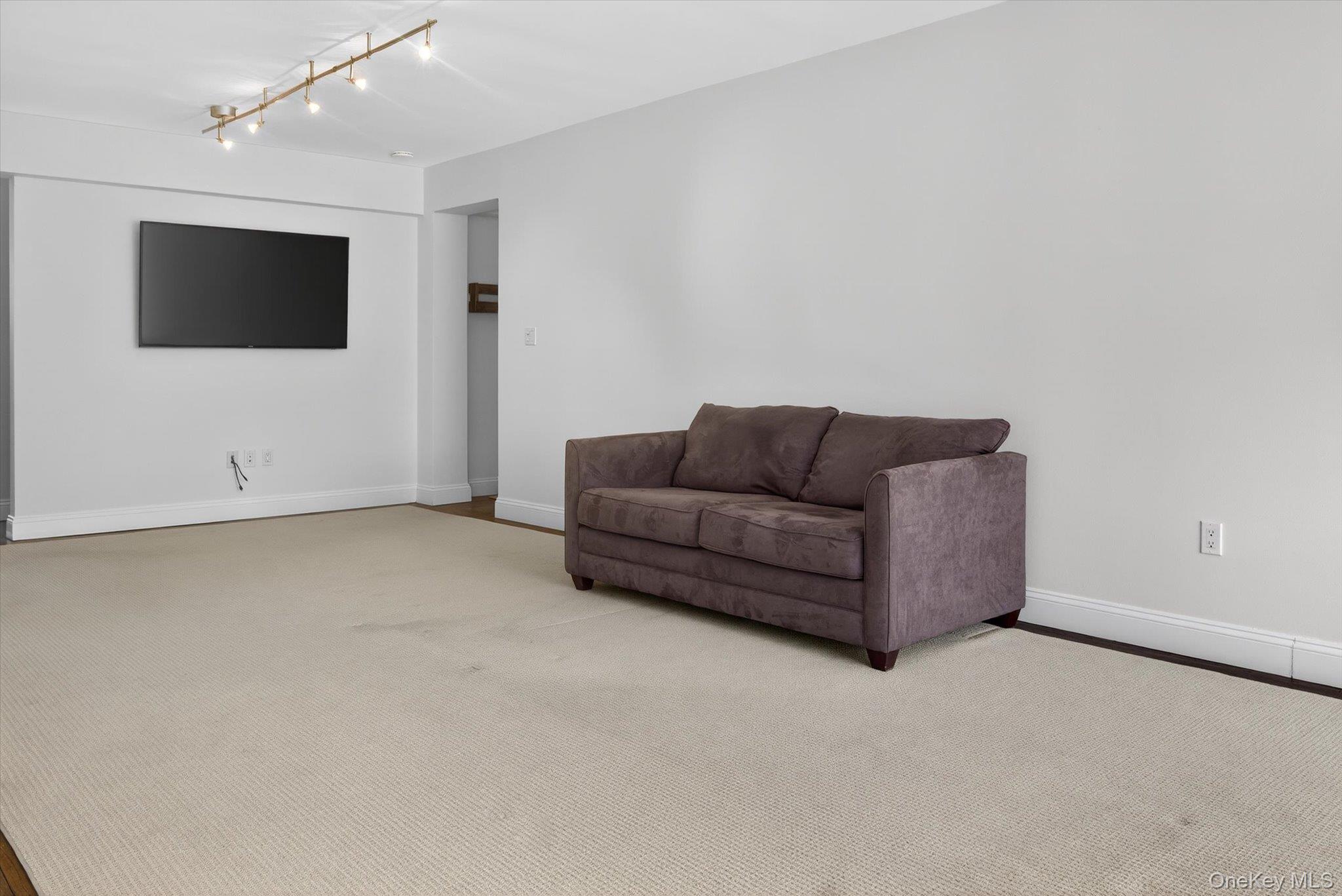 177 E Hartsdale Avenue 3L