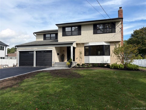 Photo of 93 Eaton Lane, West Islip, NY 11795 (MLS # 1060430)