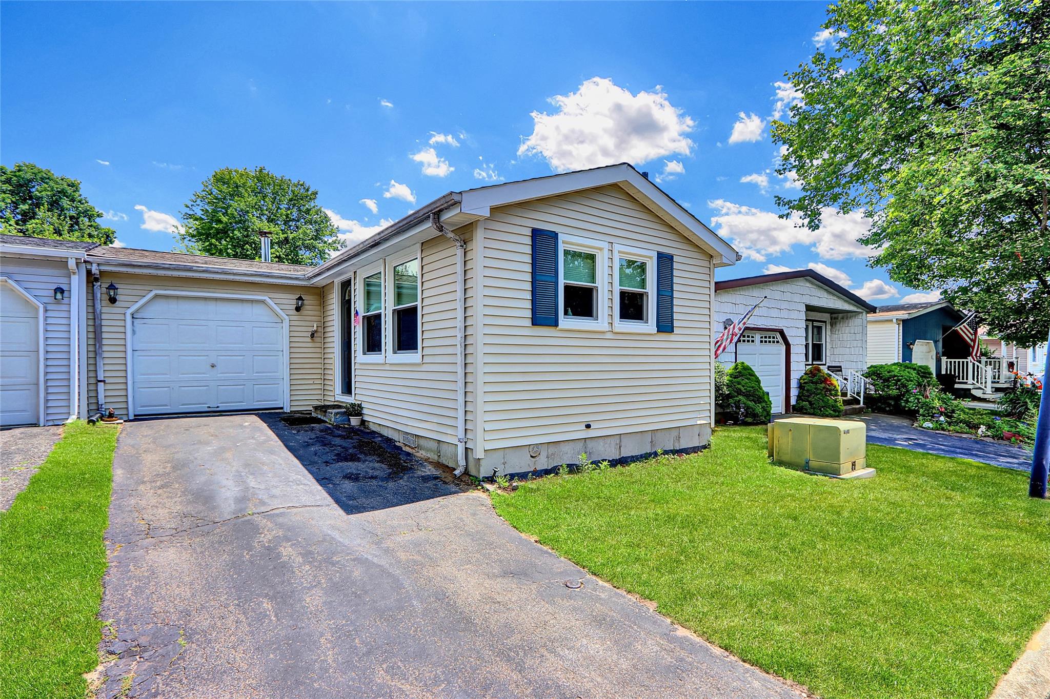 164 Village Circ W