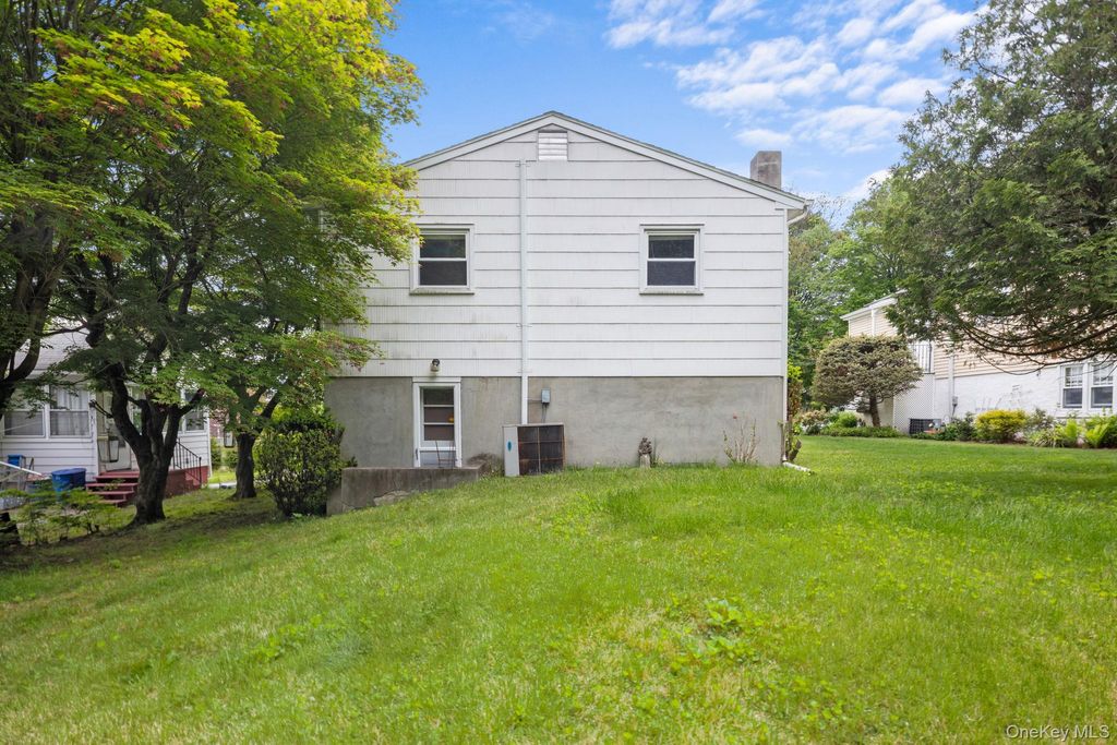 Photo of 19 Lakeland Avenue, Mohegan Lake, NY 10547 (MLS # 1001432)
