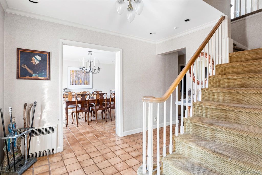 Photo of 9 Chester Drive, Great Neck, NY 11021 (MLS # 963065)