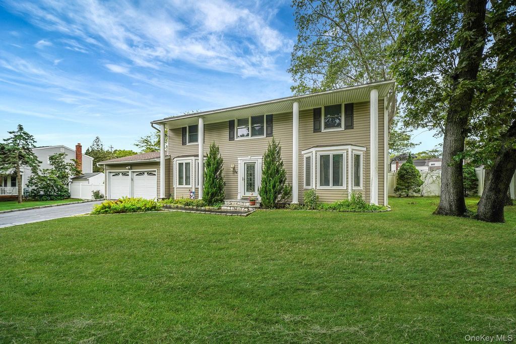 Photo of 24 Oakdale Avenue, Farmingville, NY 11738 (MLS # 951479)