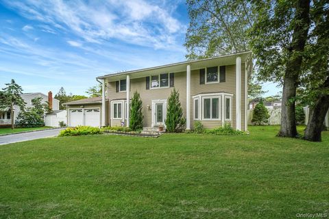 24 Oakdale Avenue Farmingville NY 11738