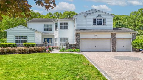 8 Wisteria Lane Lake Grove NY 11755