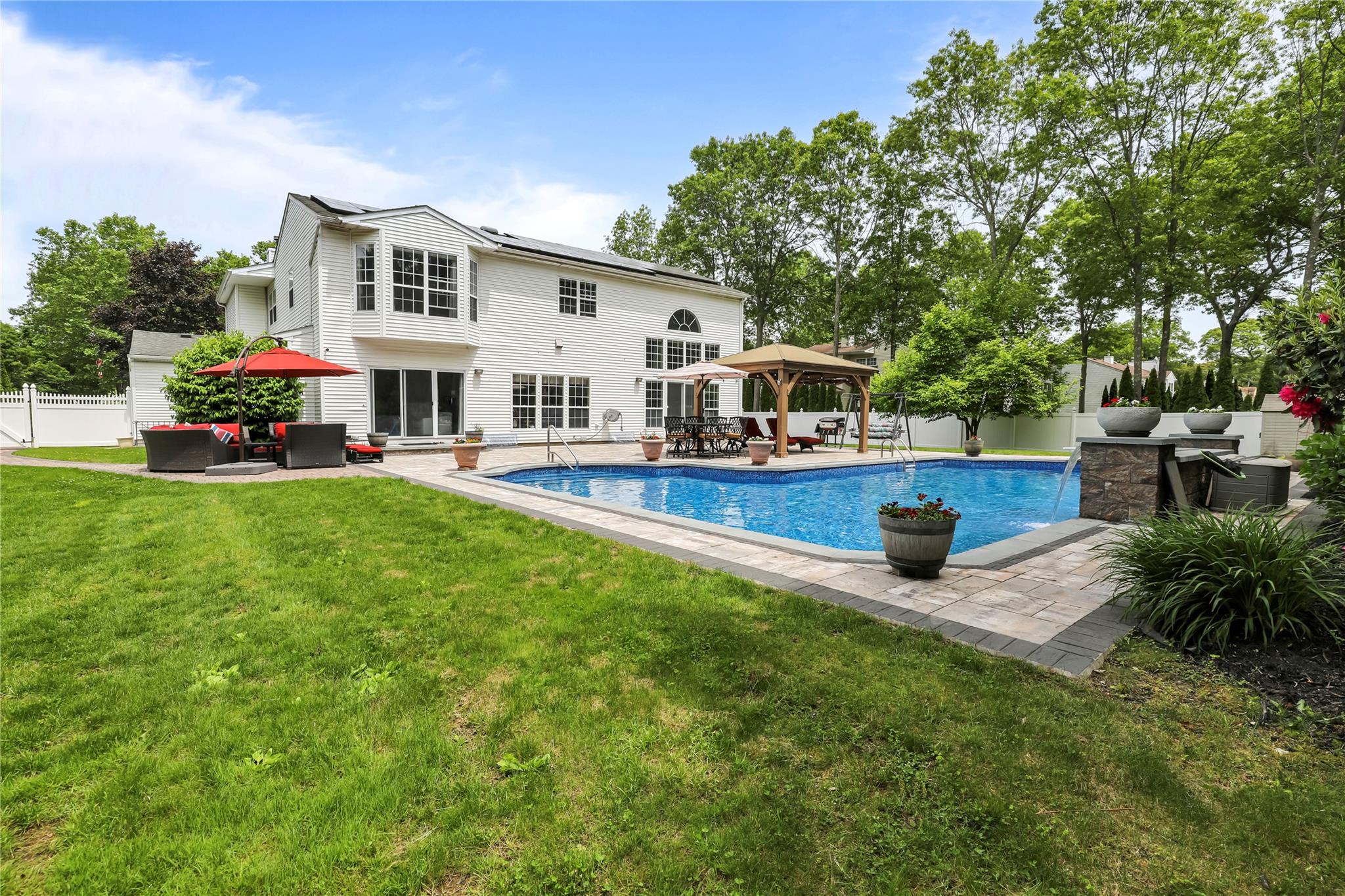 8 Wisteria Lane, Lake Grove, New York image 44