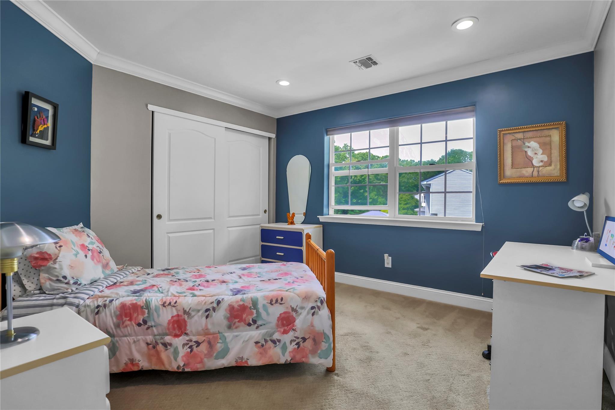 8 Wisteria Lane, Lake Grove, New York image 31