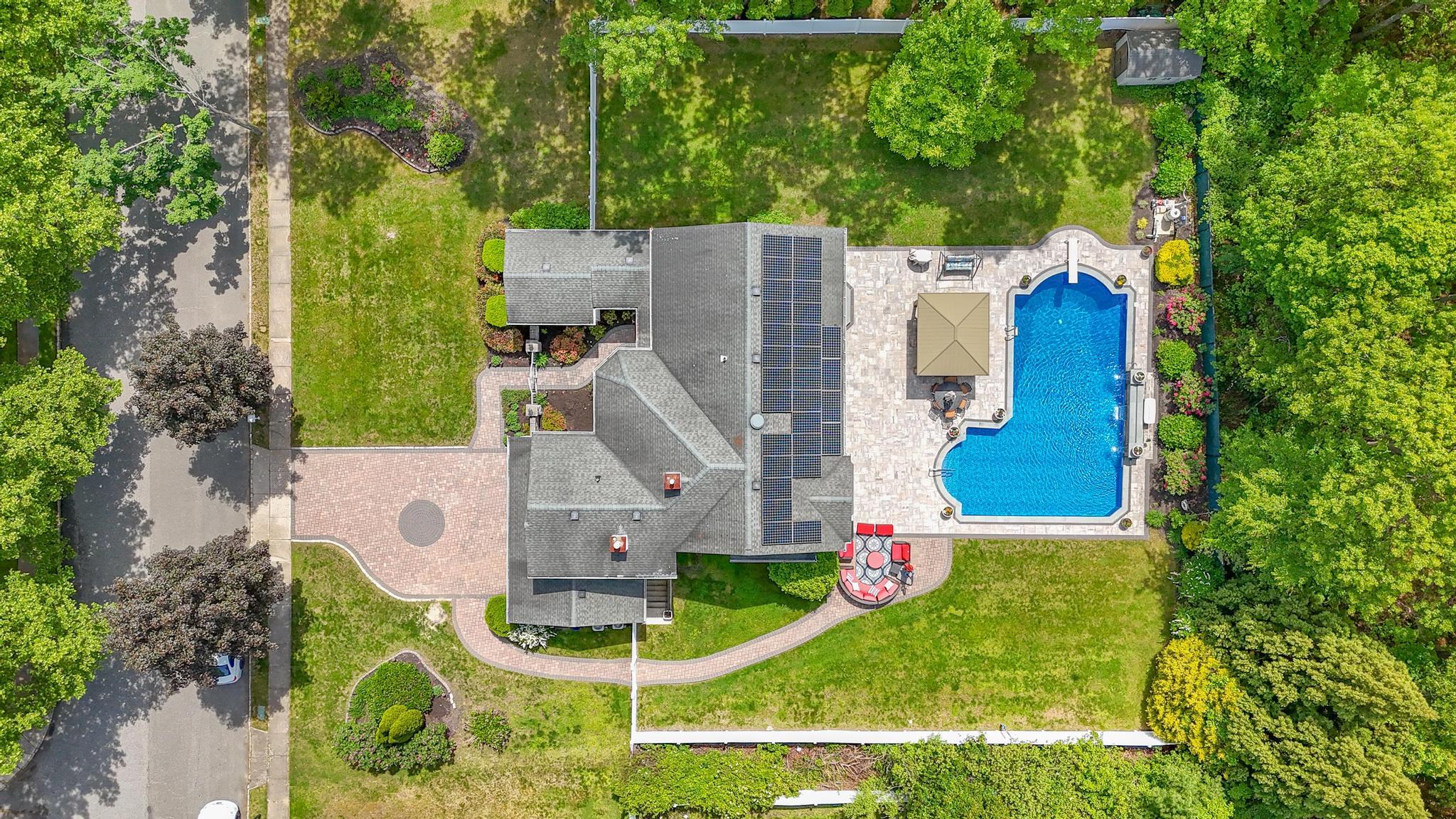 8 Wisteria Lane, Lake Grove, New York image 46