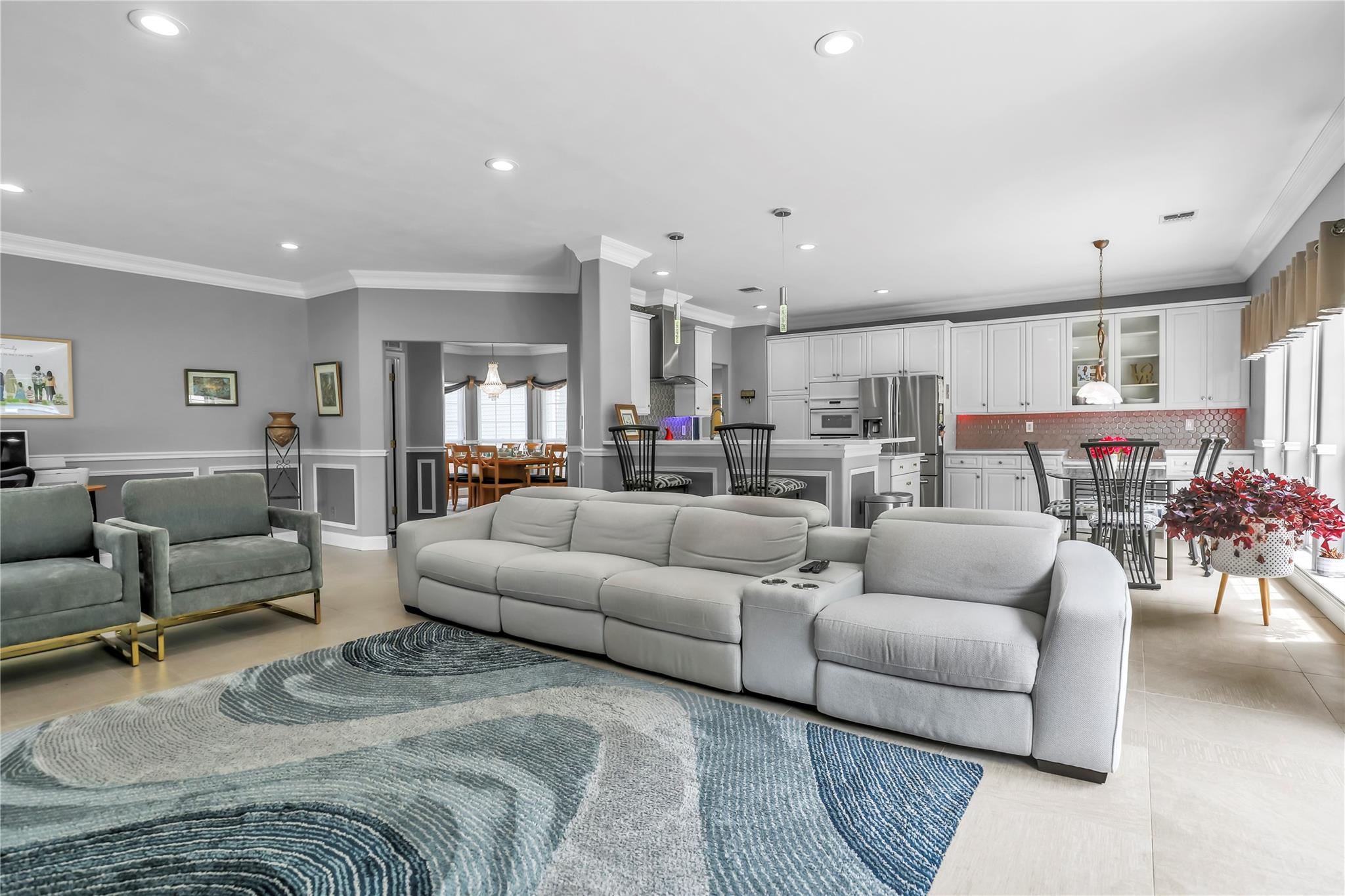 8 Wisteria Lane, Lake Grove, New York image 10