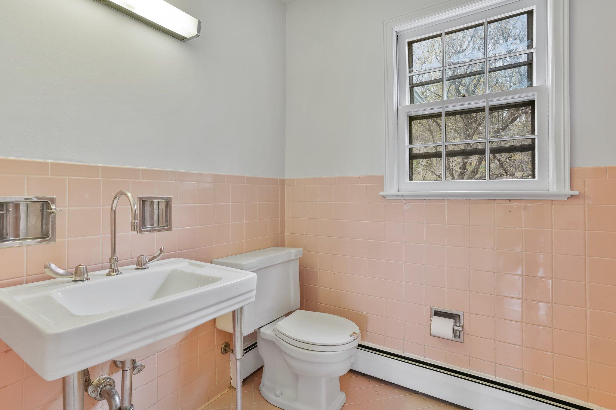 23 Round Hill Road, Chappaqua, New York image 28