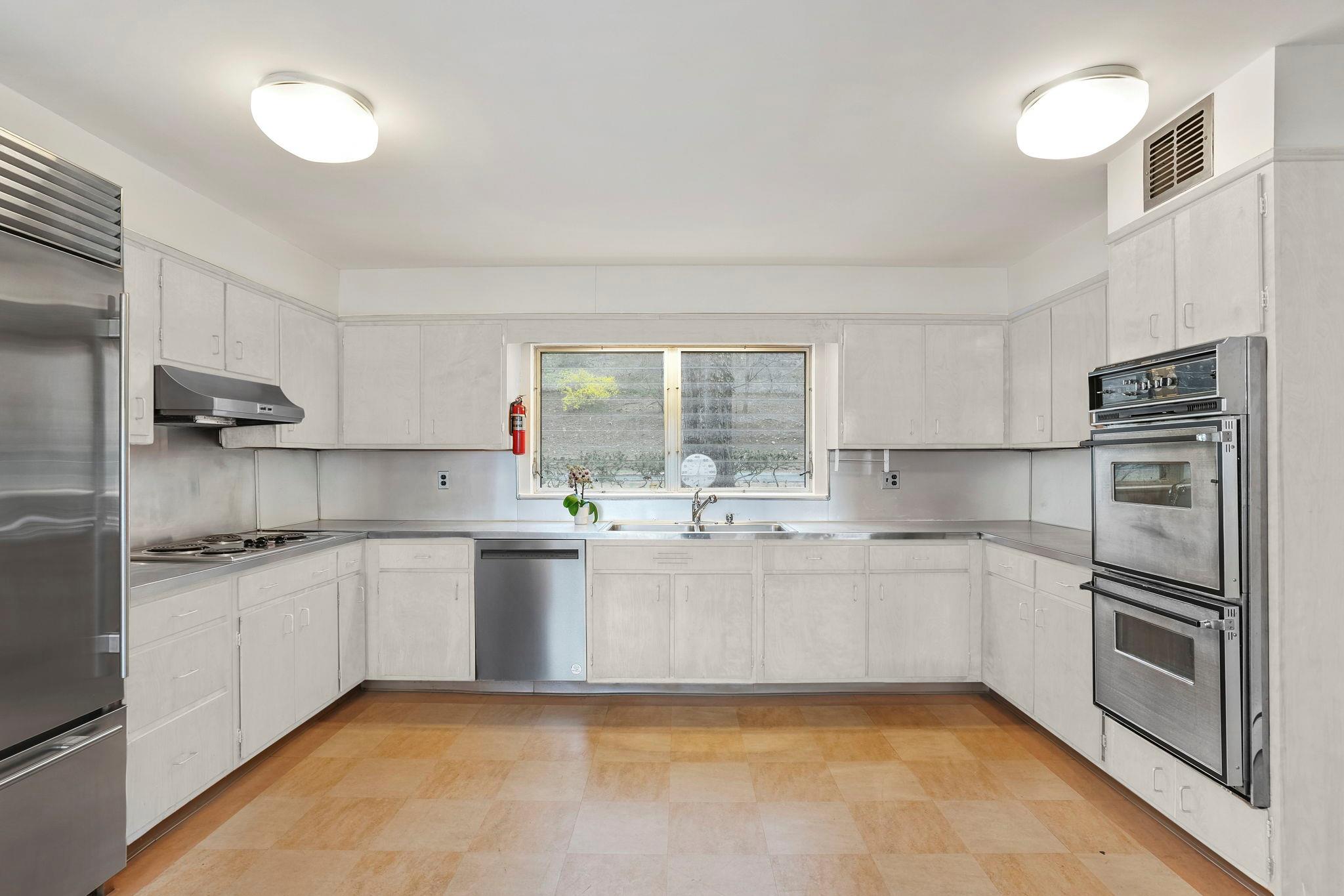 23 Round Hill Road, Chappaqua, New York image 13