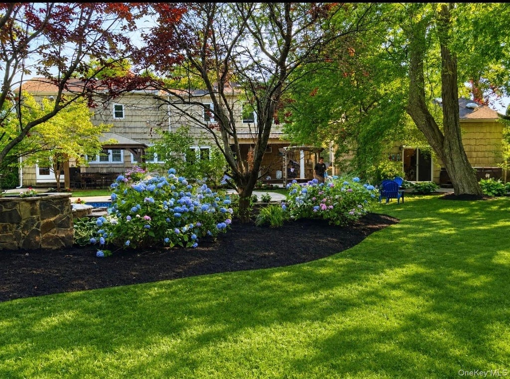 Photo of 11 Tern Court, East Islip, NY 11730 (MLS # 1021617)
