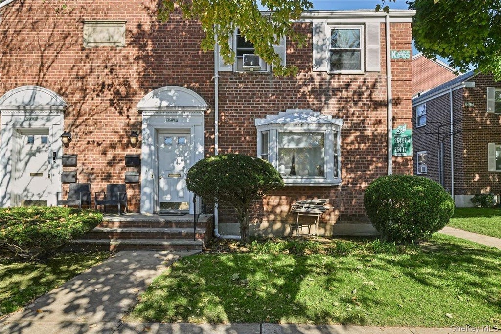 Photo of 254-03 74th Avenue #B Upper, Glen Oaks, NY 11004 (MLS # 1064179)