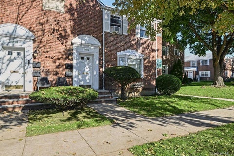 Photo of 254-03 74th Avenue #B Upper, Glen Oaks, NY 11004 (MLS # 1064179)