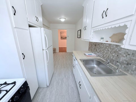 Townhouse For Sale - 83-20 98 Street #1H<br/> Woodhaven, NY 11421