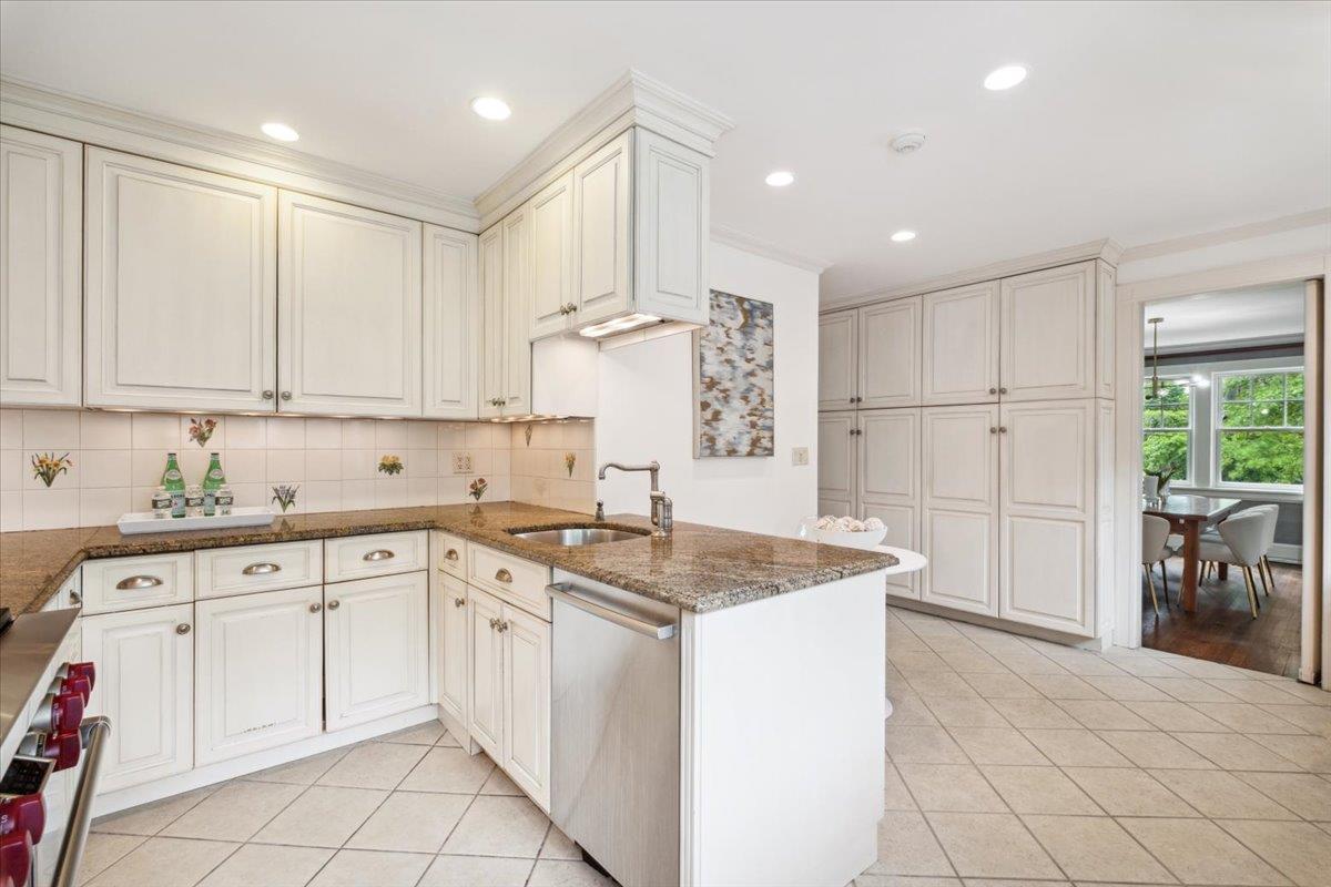 16 Broadfield Road, New Rochelle, New York image 9