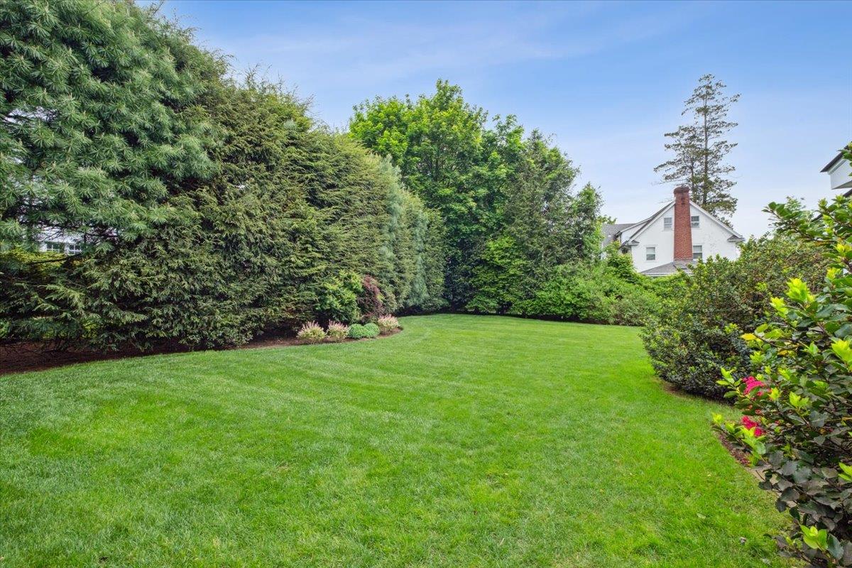 16 Broadfield Road, New Rochelle, New York image 23