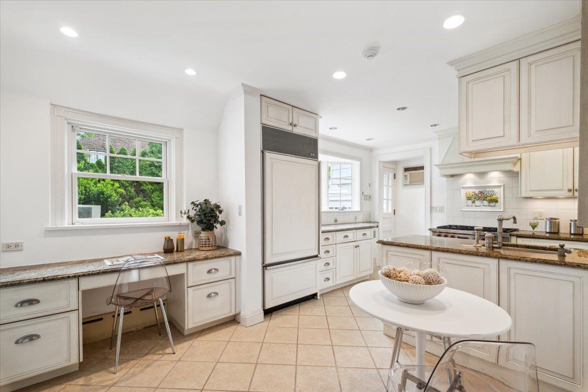 16 Broadfield Road, New Rochelle, New York image 10