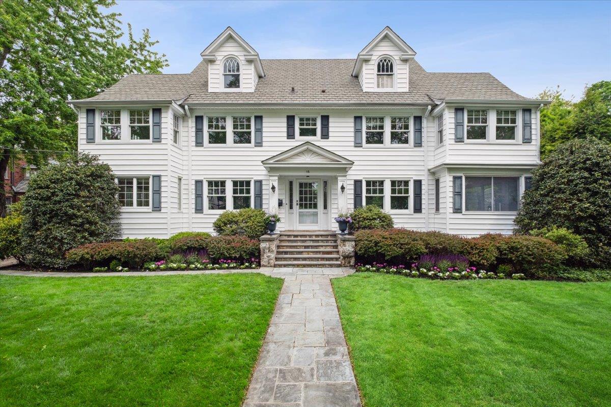 16 Broadfield Road, New Rochelle, New York image 1