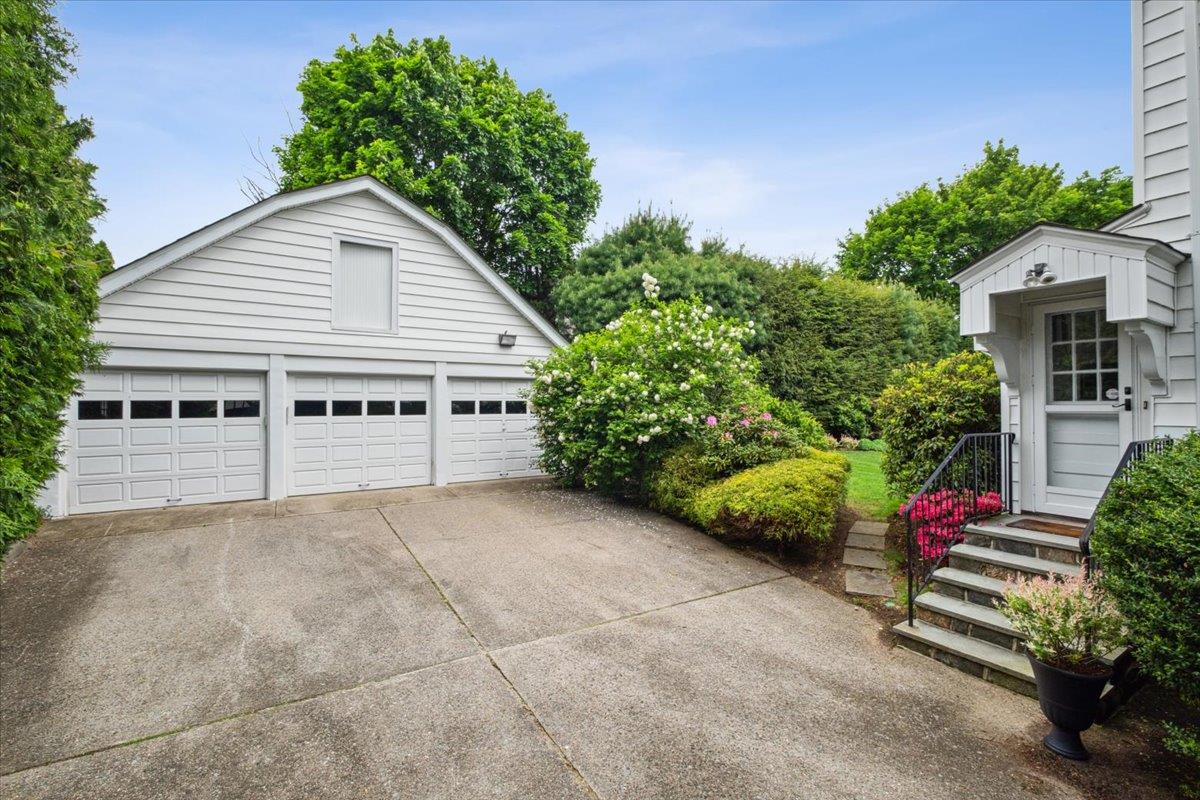 16 Broadfield Road, New Rochelle, New York image 25