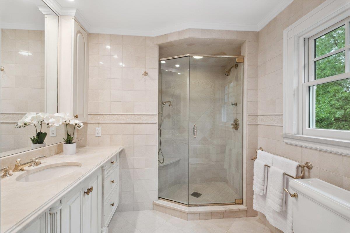 16 Broadfield Road, New Rochelle, New York image 14