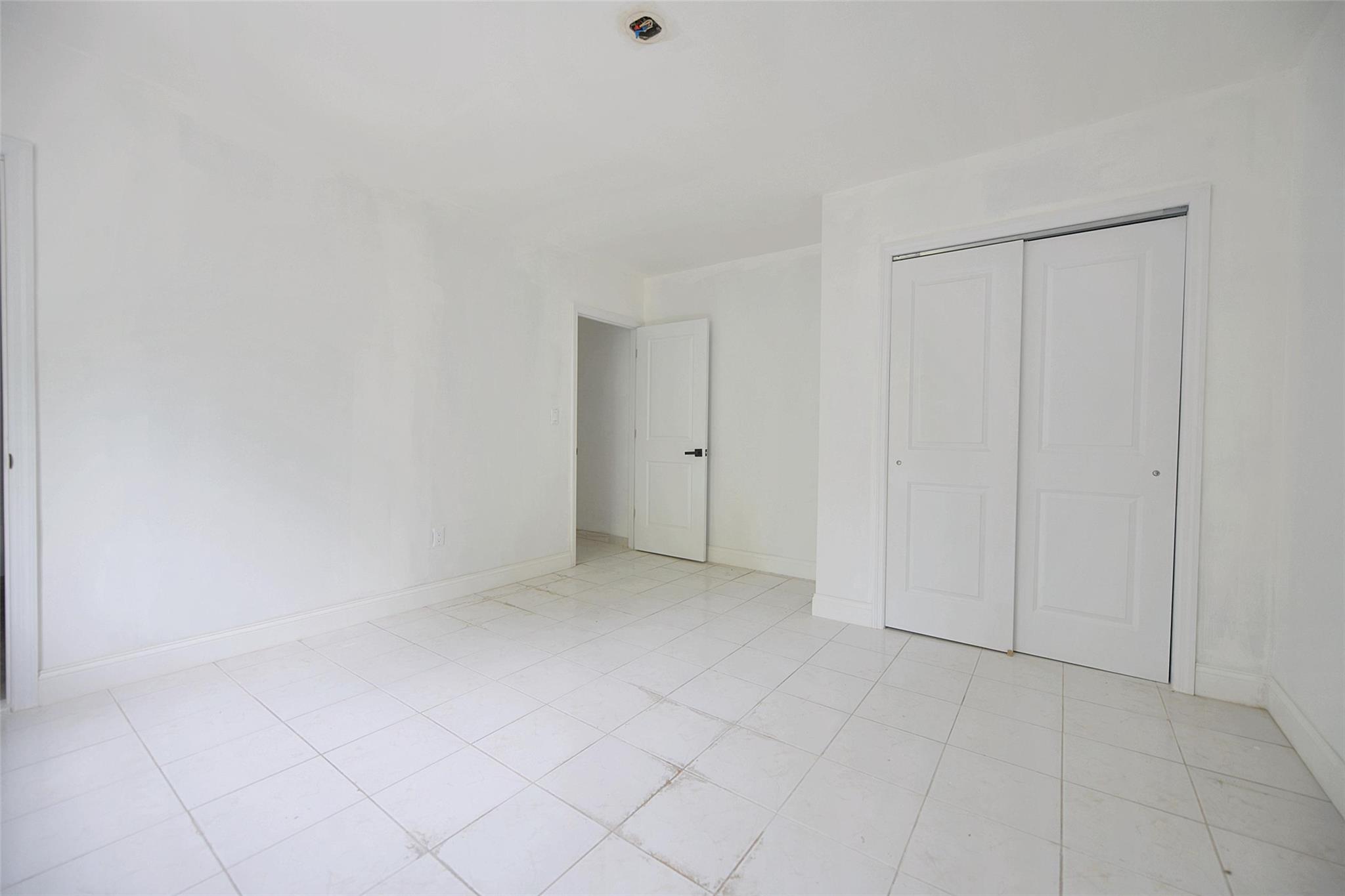 7252 Metropolitan Avenue #2B, Middle Village, New York image 3