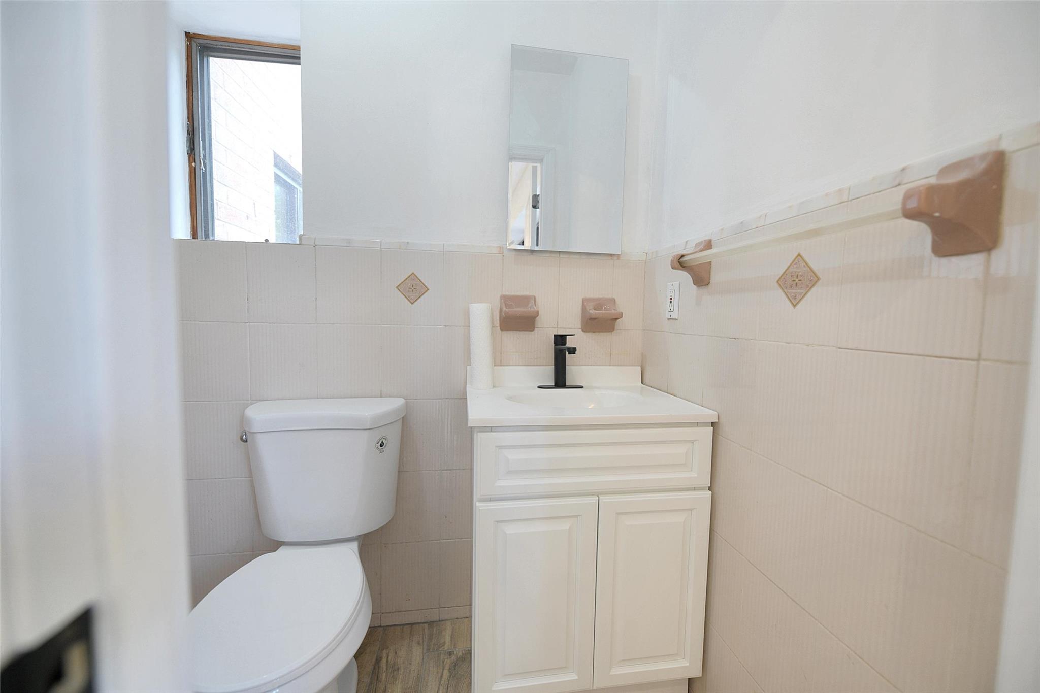 7252 Metropolitan Avenue #2B, Middle Village, New York image 7