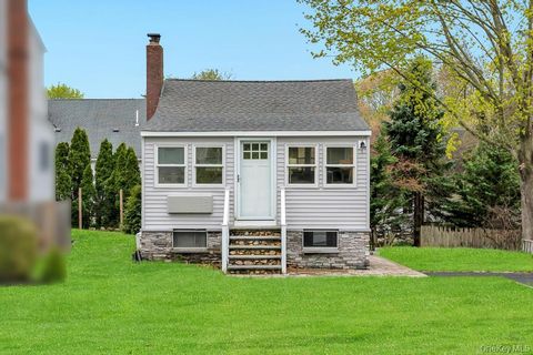 Photo of 25 Cedar Road, Wading River, NY 11792 (MLS # 986087)
