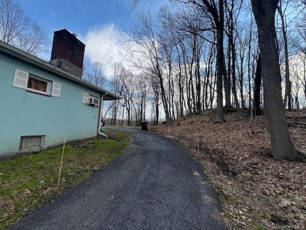 Photo of 5 Roggia Road, Chester, NY 10918 (MLS # 978824)