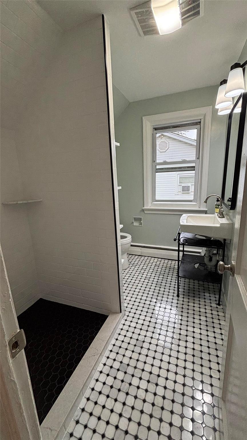 Huntington Station, New York 11746, United States, 1 Bedroom Bedrooms, ,1 BathroomBathrooms,Residential,Active,164108