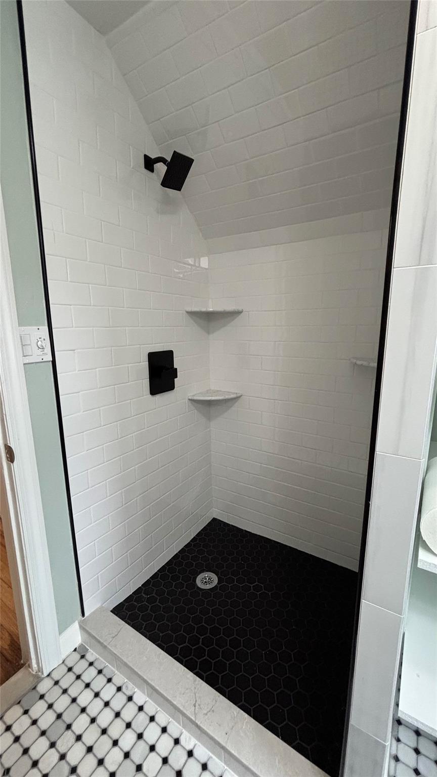 Huntington Station, New York 11746, United States, 1 Bedroom Bedrooms, ,1 BathroomBathrooms,Residential,Active,164108