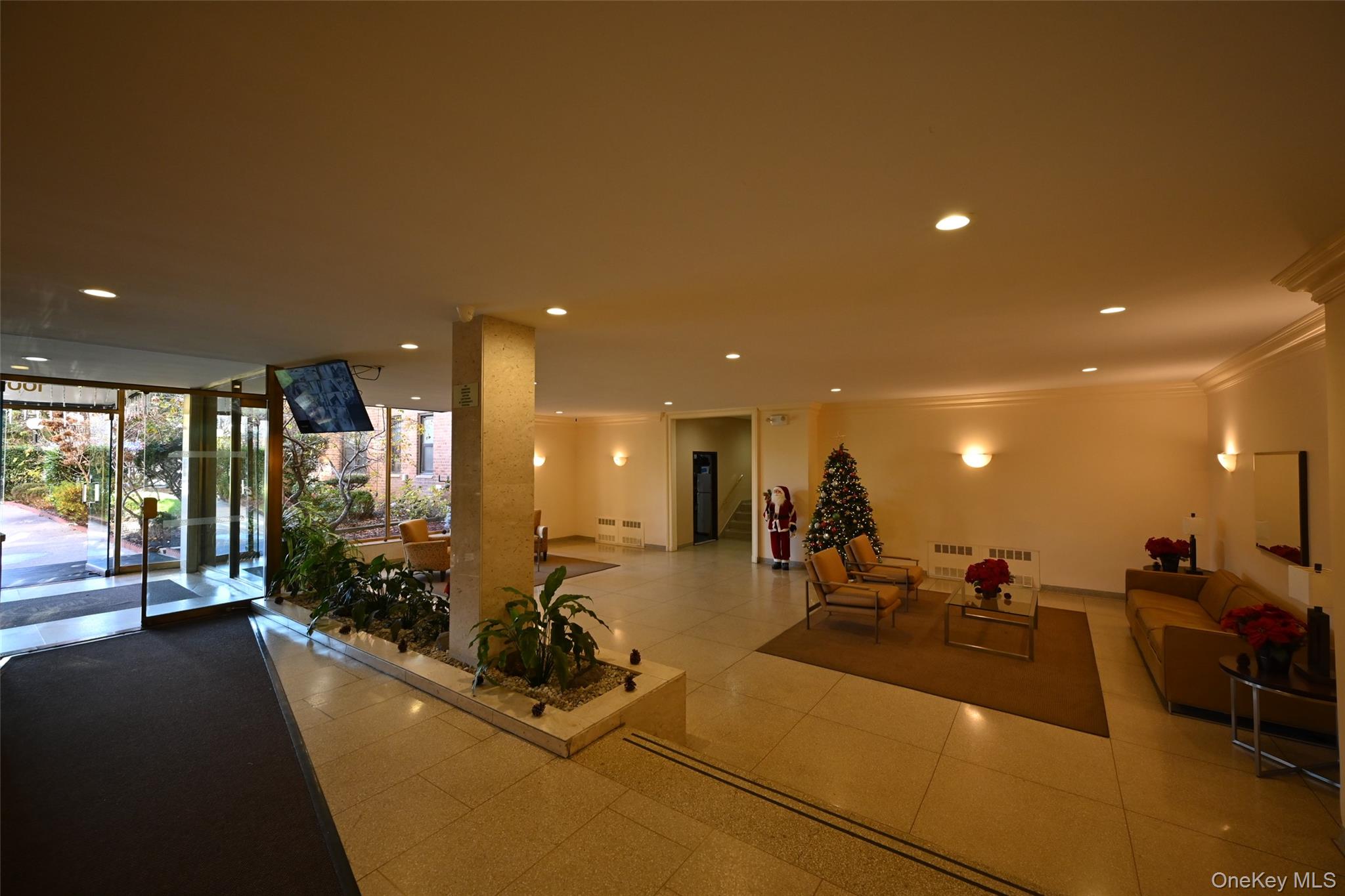 100-25 Queens Boulevard 7M